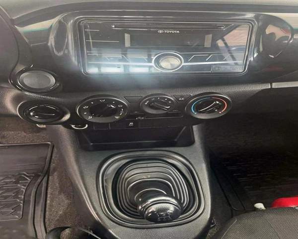 Toyota Hilux GL 2.7L-4CYL EXCELLENT CONDITION - 4WD MANUAL GEAR