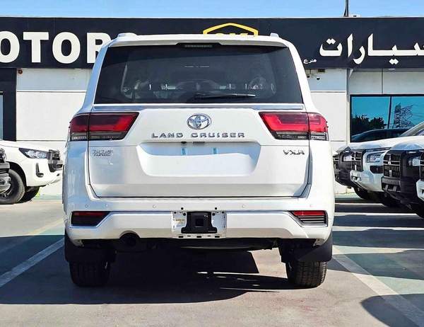 Toyota Land Cruiser VXR | 3.3L DIESEL | With RADAR Top Variant | HUD | GCC (CODE # 69000)