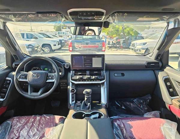 Toyota Land Cruiser VXR | 3.3L DIESEL | With RADAR Top Variant | HUD | GCC (CODE # 69000)