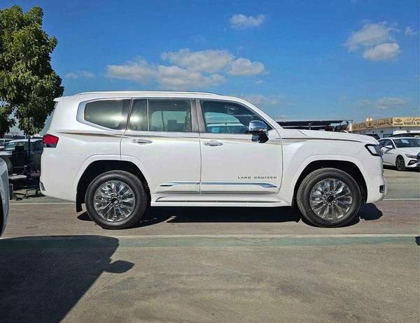 Toyota Land Cruiser VXR | 3.3L DIESEL | With RADAR Top Variant | HUD | GCC (CODE # 69000)