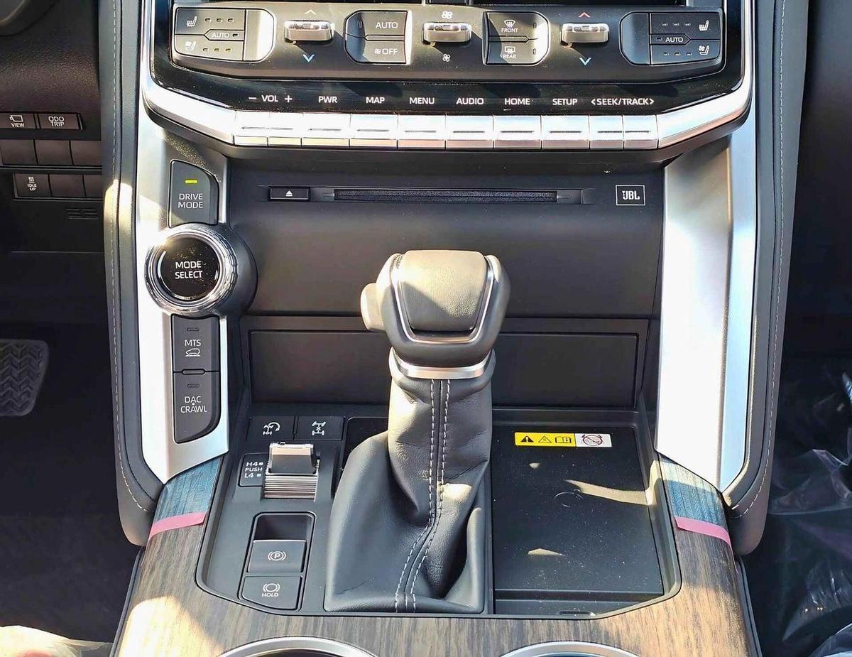 Toyota Land Cruiser VXR | 3.3L DIESEL | With RADAR Top Variant | HUD | GCC (CODE # 69000)-10-10