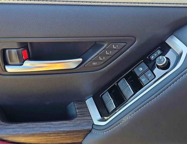 Toyota Land Cruiser VXR | 3.3L DIESEL | With RADAR Top Variant | HUD | GCC (CODE # 69000)