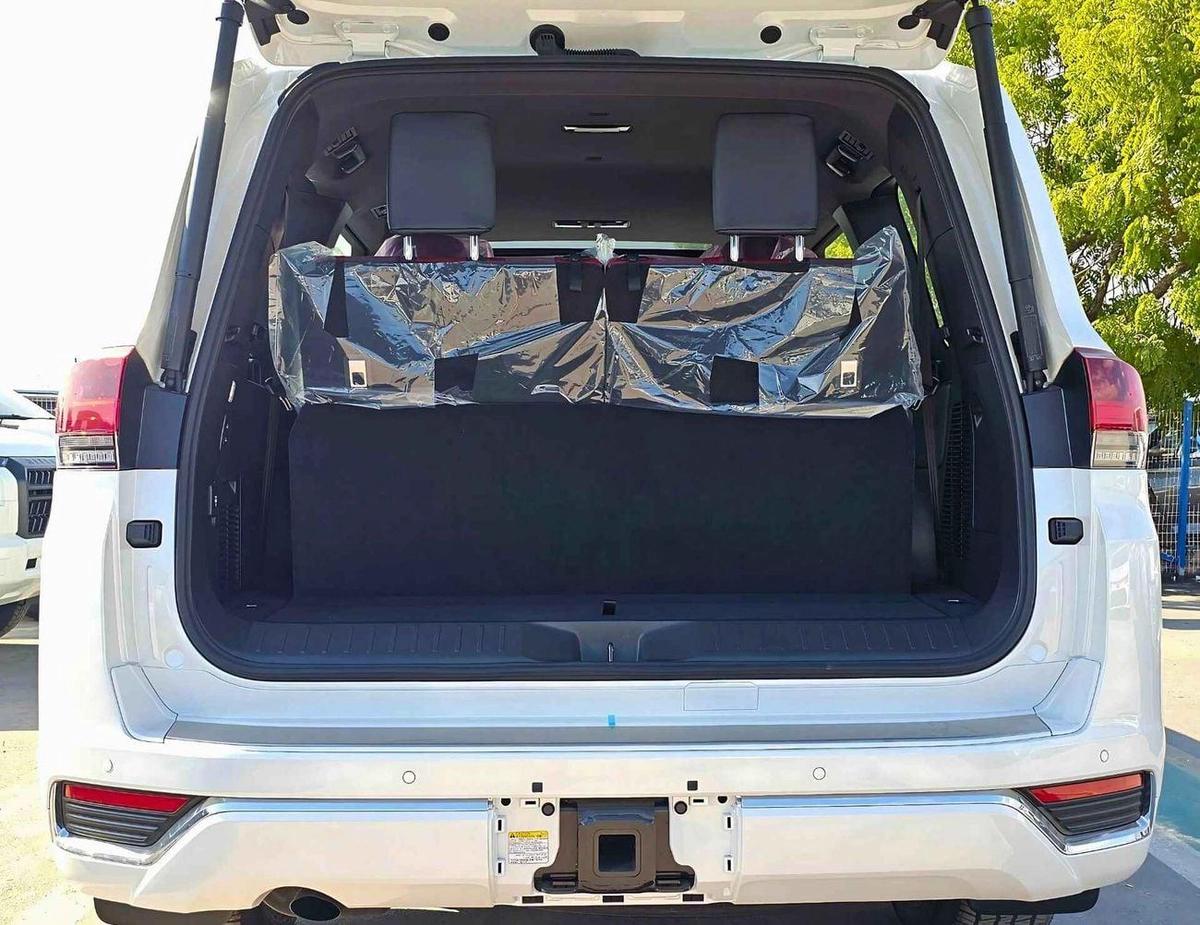 Toyota Land Cruiser VXR | 3.3L DIESEL | With RADAR Top Variant | HUD | GCC (CODE # 69000)-15-15