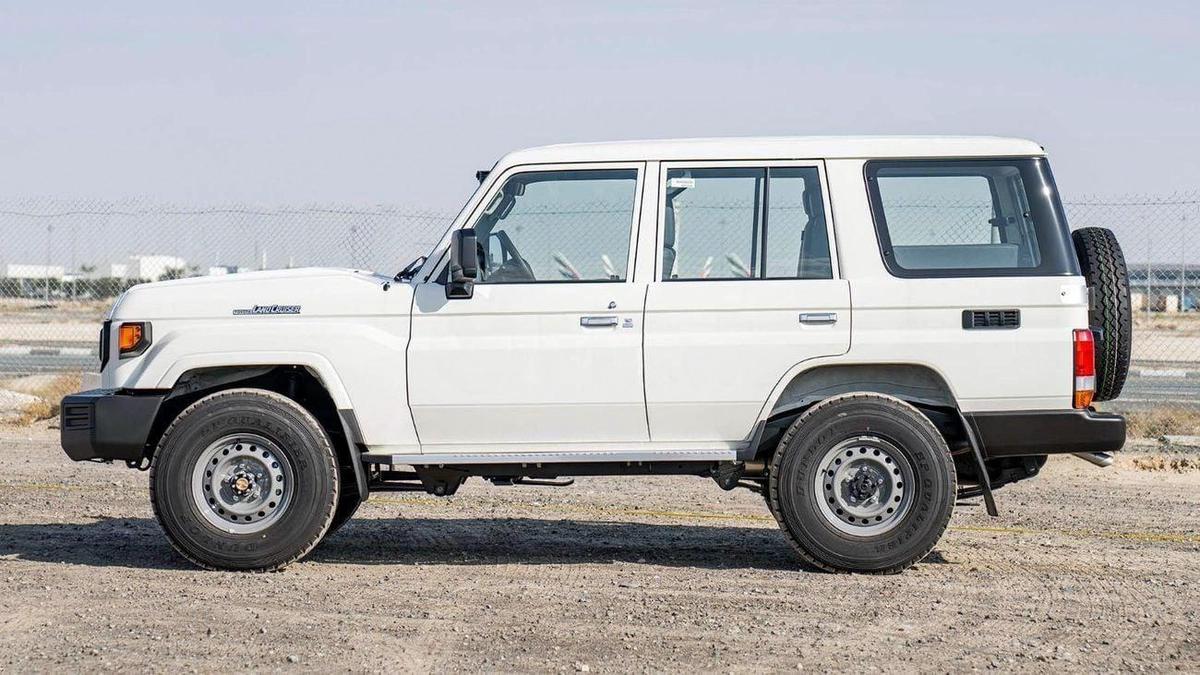 Toyota Land Cruiser 70 Toyota LC76 Hard Top 4.2L Diesel V6 5doors MY2025-4-4