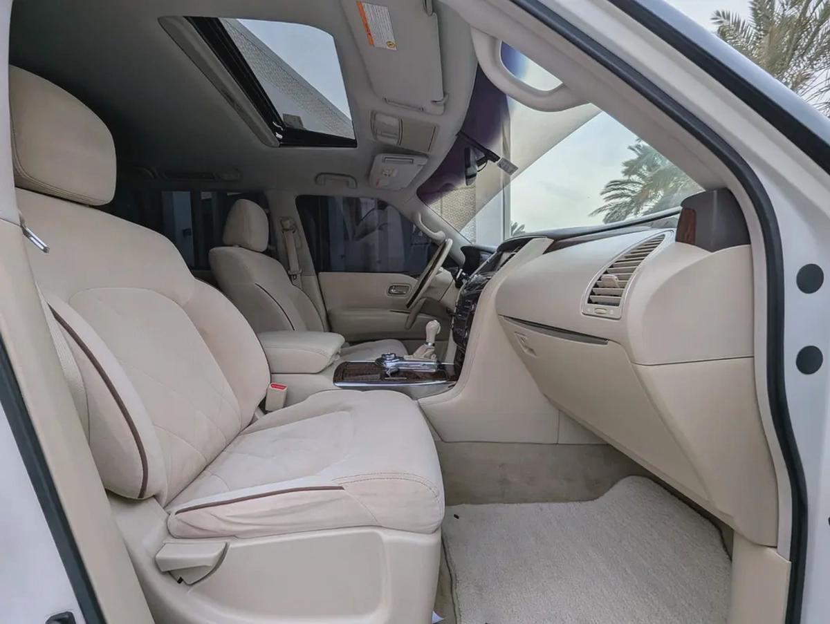 NISSAN PATROL 2017 GCC OPTION SE SUNROOF V6 4.0L IN EXCELLENT CONDITION-3-3