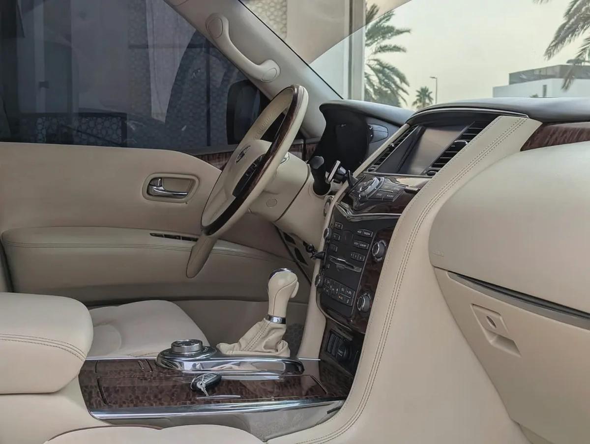 NISSAN PATROL 2017 GCC OPTION SE SUNROOF V6 4.0L IN EXCELLENT CONDITION-6-6