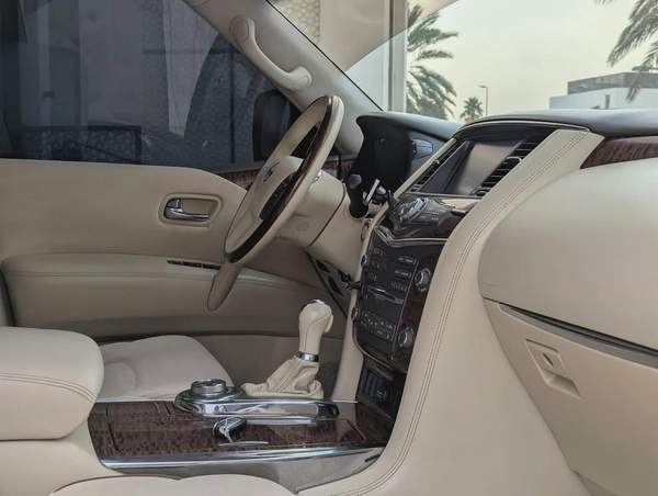 NISSAN PATROL 2017 GCC OPTION SE SUNROOF V6 4.0L IN EXCELLENT CONDITION