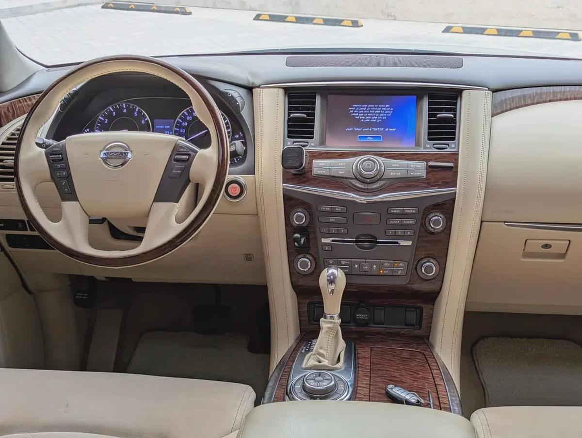 NISSAN PATROL 2017 GCC OPTION SE SUNROOF V6 4.0L IN EXCELLENT CONDITION-10-10