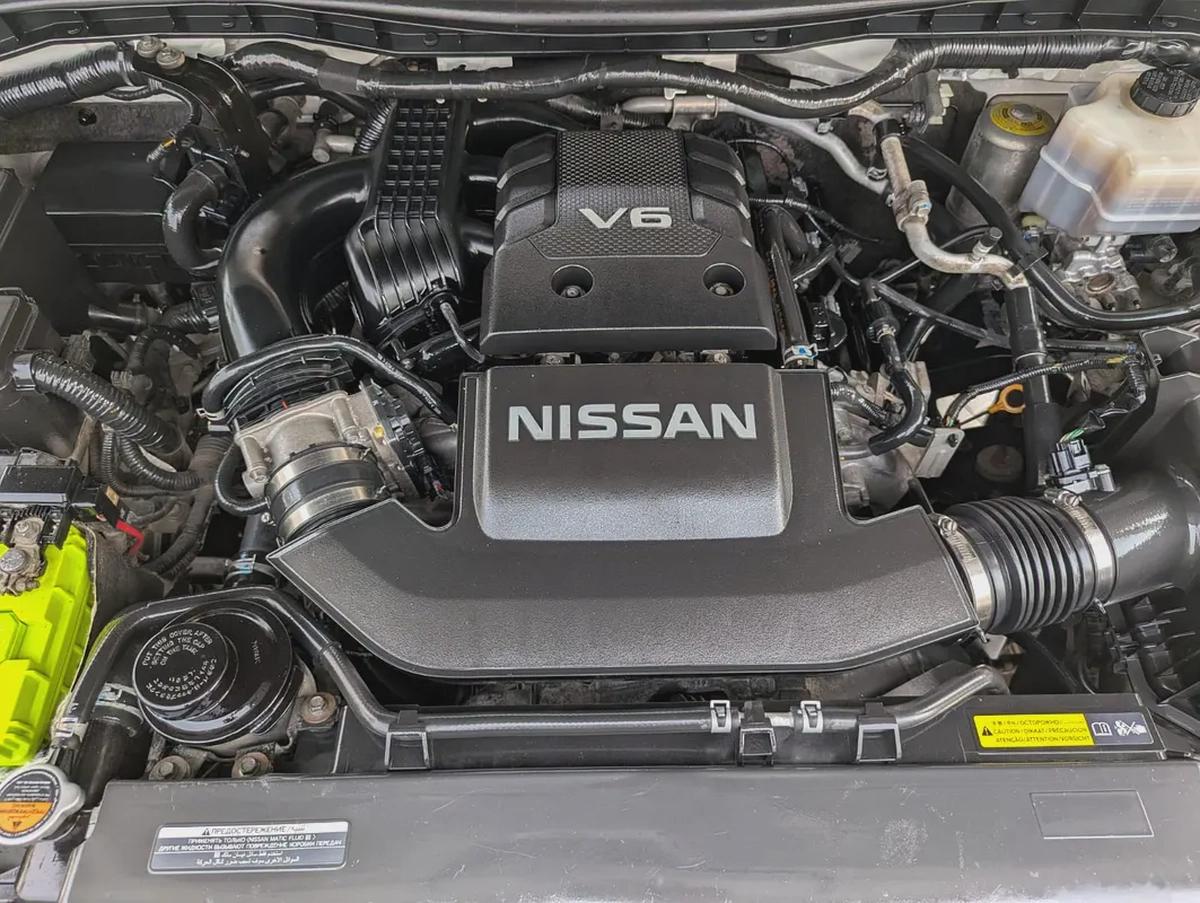 NISSAN PATROL 2017 GCC OPTION SE SUNROOF V6 4.0L IN EXCELLENT CONDITION-12-12