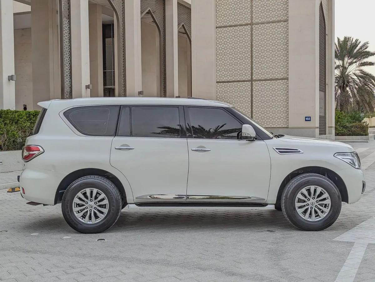 NISSAN PATROL 2017 GCC OPTION SE SUNROOF V6 4.0L IN EXCELLENT CONDITION-15-15