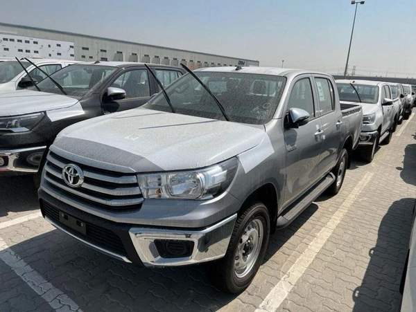 Toyota Hilux TOYOTA HILUX 2.7L V4 4WD P.WINDO PETROL 2023 0KM
