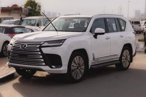 2025 Lexus LX 700h Signature - GCC Specs - Brand New