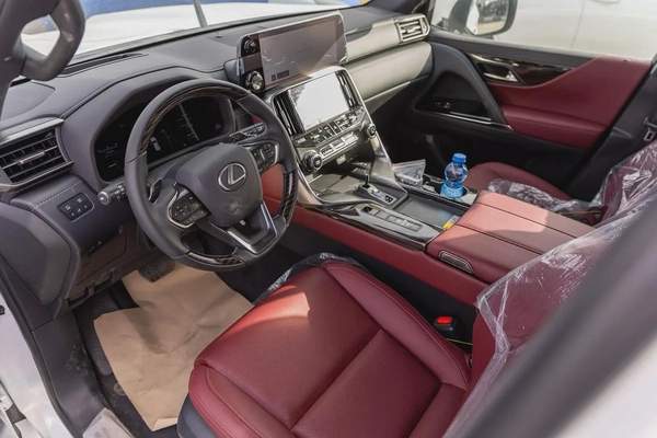 2025 Lexus LX 700h Signature - GCC Specs - Brand New