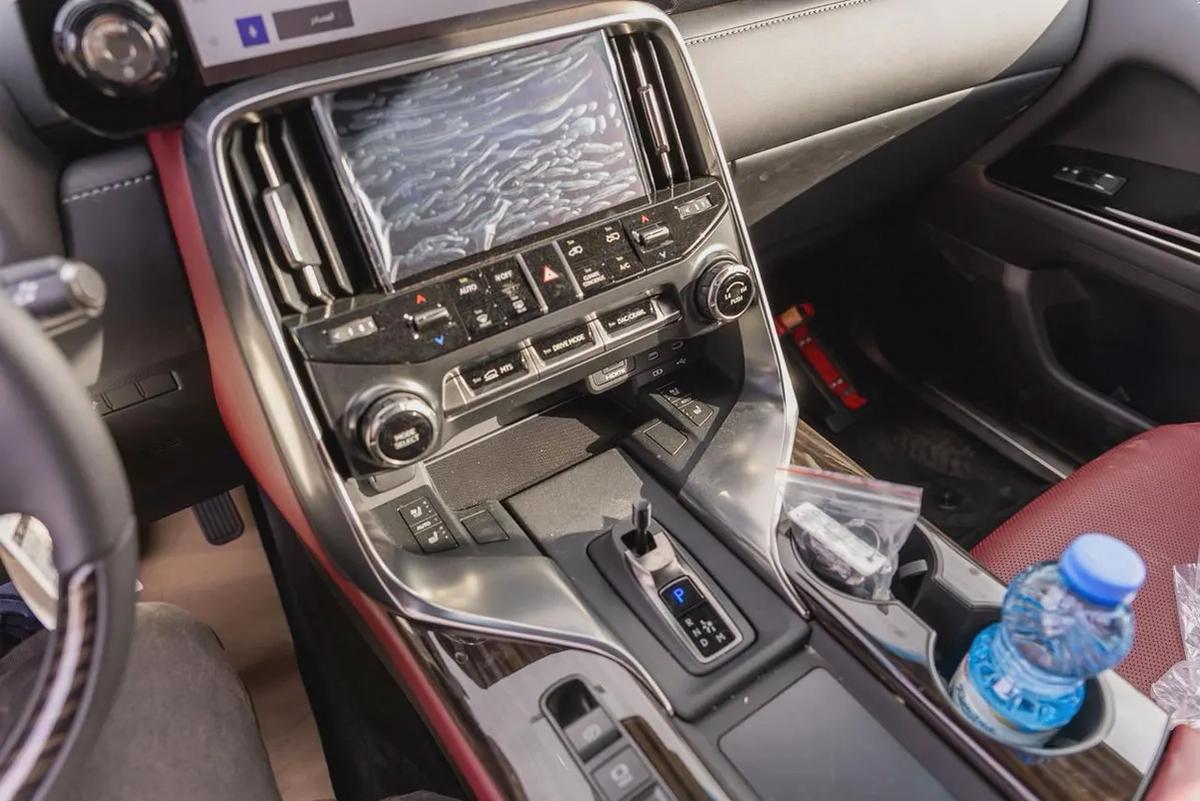 2025 Lexus LX 700h Signature - GCC Specs - Brand New-8-8