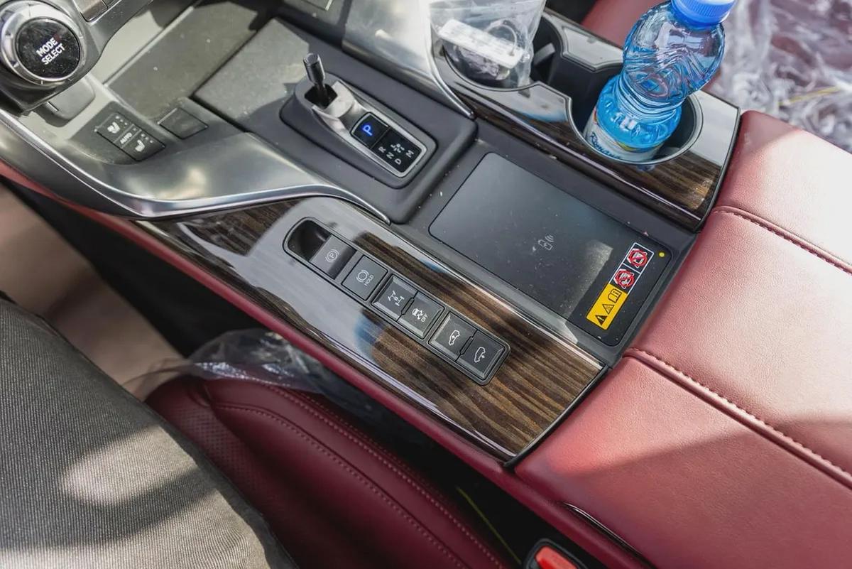 2025 Lexus LX 700h Signature - GCC Specs - Brand New-10-10