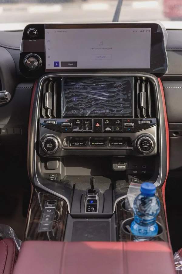 2025 Lexus LX 700h Signature - GCC Specs - Brand New