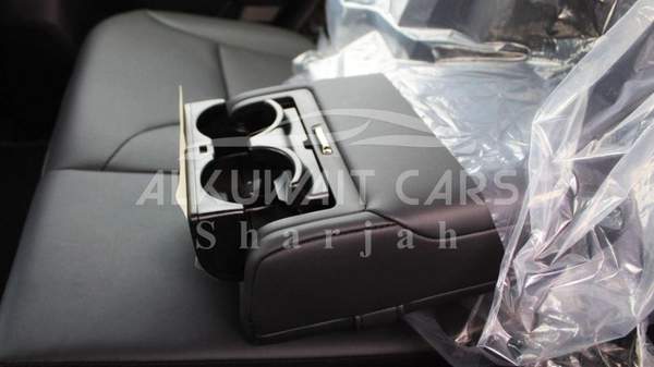 Toyota Land Cruiser LC300 GXR 4.0P AT MY2025 – BLACK