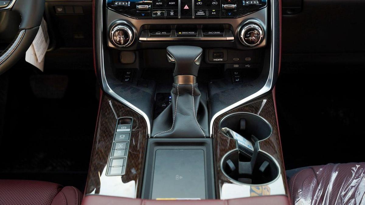 Lexus LX 600-6-6