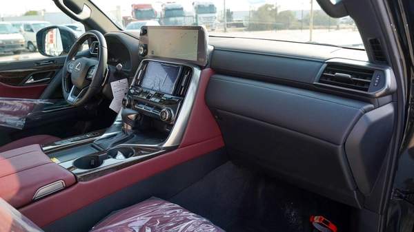 Lexus LX 600