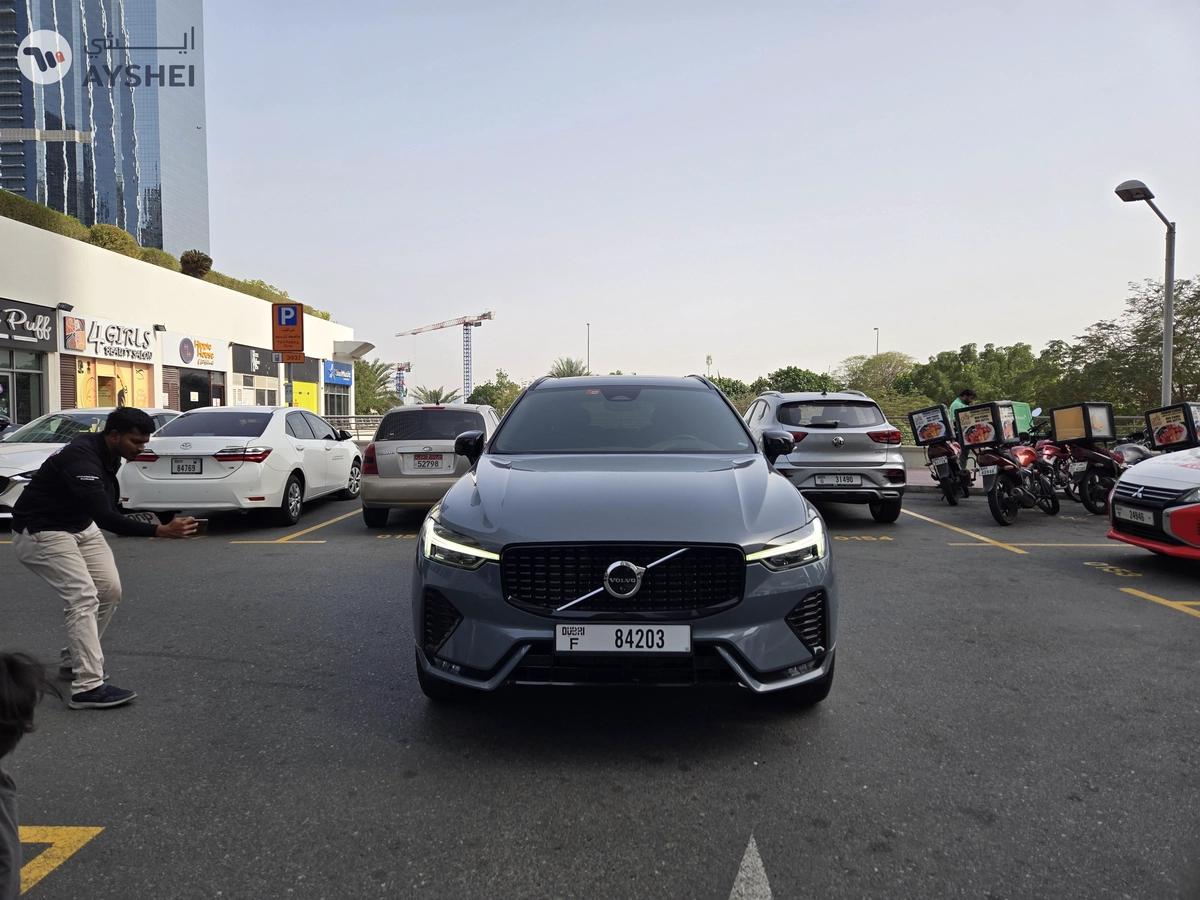 volvo xc60 2023 brilliant condition under service contract-0-0