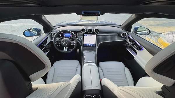 2023 Mercedes-Benz GLC 300 4MATIC - American Specs - GCC Stock