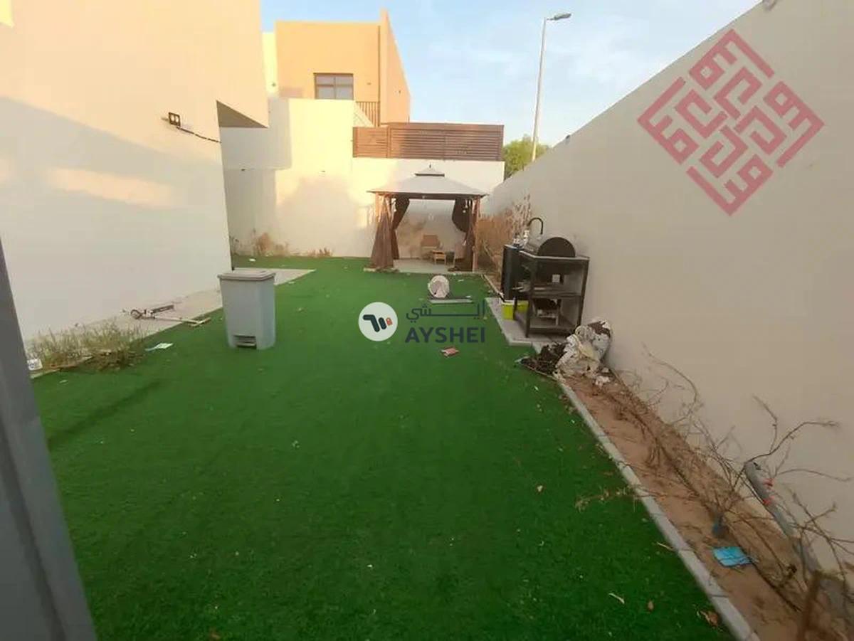 Spacious 4 Bedroom Villa| Private Garden| Villa Community-20-20