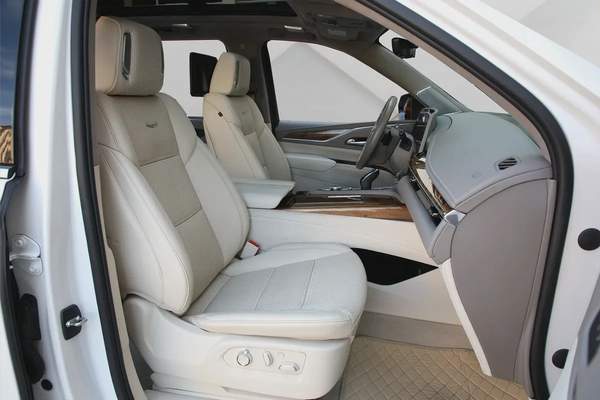 CADILLAC ESCALADE - ESV 4WD - PREMIUM LUXURY - 2023 - FULLY LOADED - AMZING CONDITION