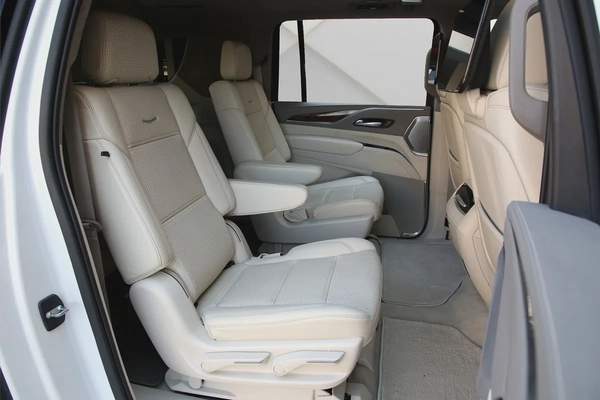 CADILLAC ESCALADE - ESV 4WD - PREMIUM LUXURY - 2023 - FULLY LOADED - AMZING CONDITION