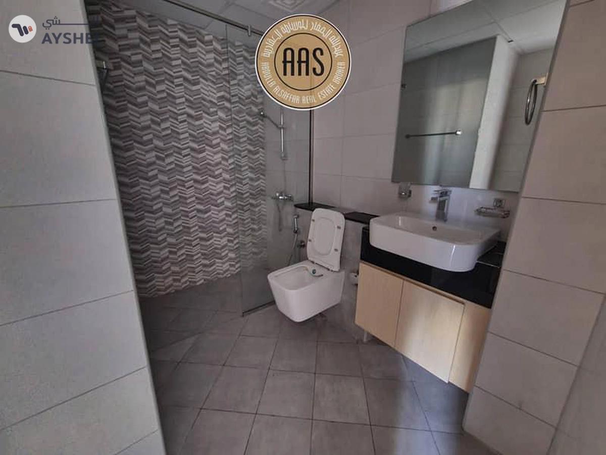 Luxury store room 3bhk 3bathrooms in 130k balcony wardrobes 1parking free-11-11