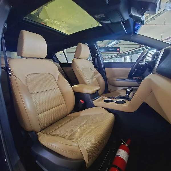 AGENCY SERVICE HISTORY PANORAMIC ROOF LEATHER SEAT CAMERA SCREEN FULL OPTION 2020 II GCC Specs