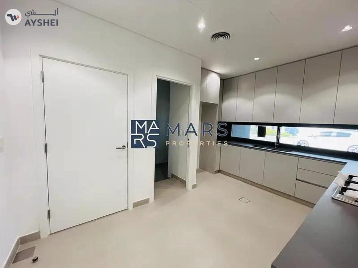 Spacious, Luxury 4 Bedroom End Corner Villa, with Two Living Room and Study Room-23-23