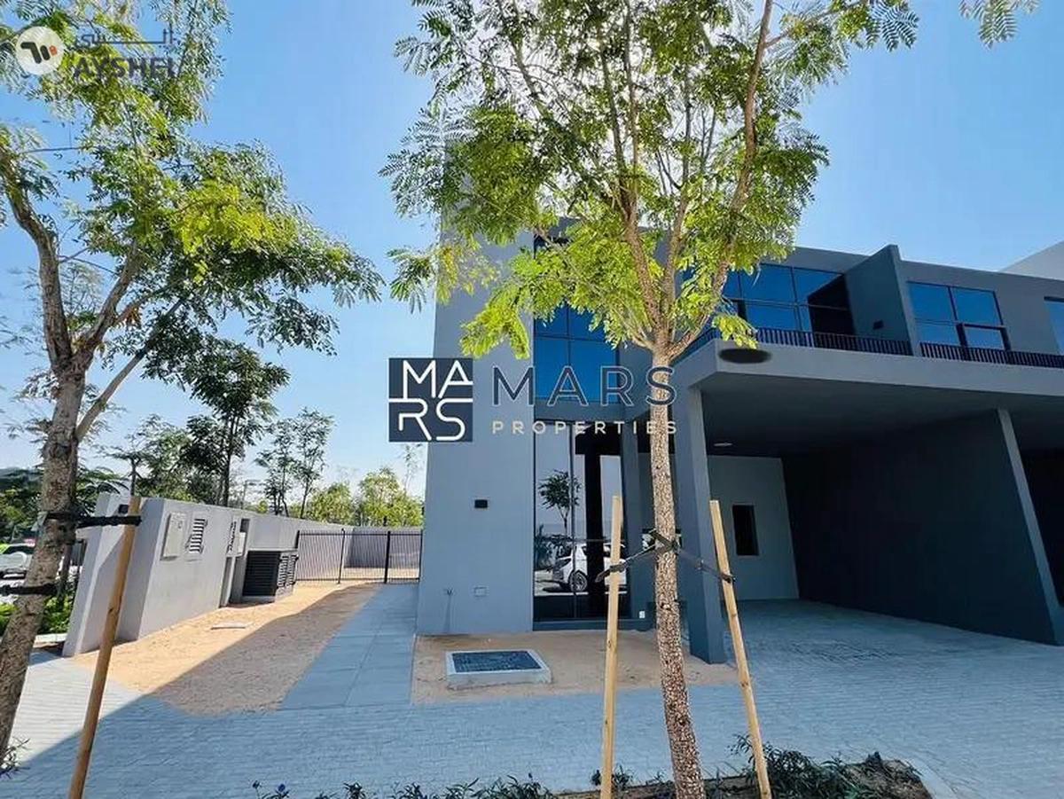 Spacious, Luxury 4 Bedroom End Corner Villa, with Two Living Room and Study Room-2-2