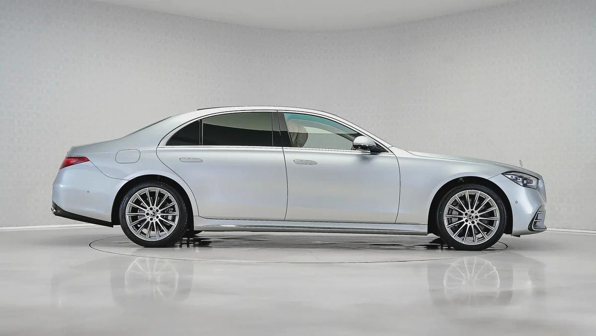 Special Offer | AED 5,881 PM | Low Kilometer | S500 AMG Line-1-1