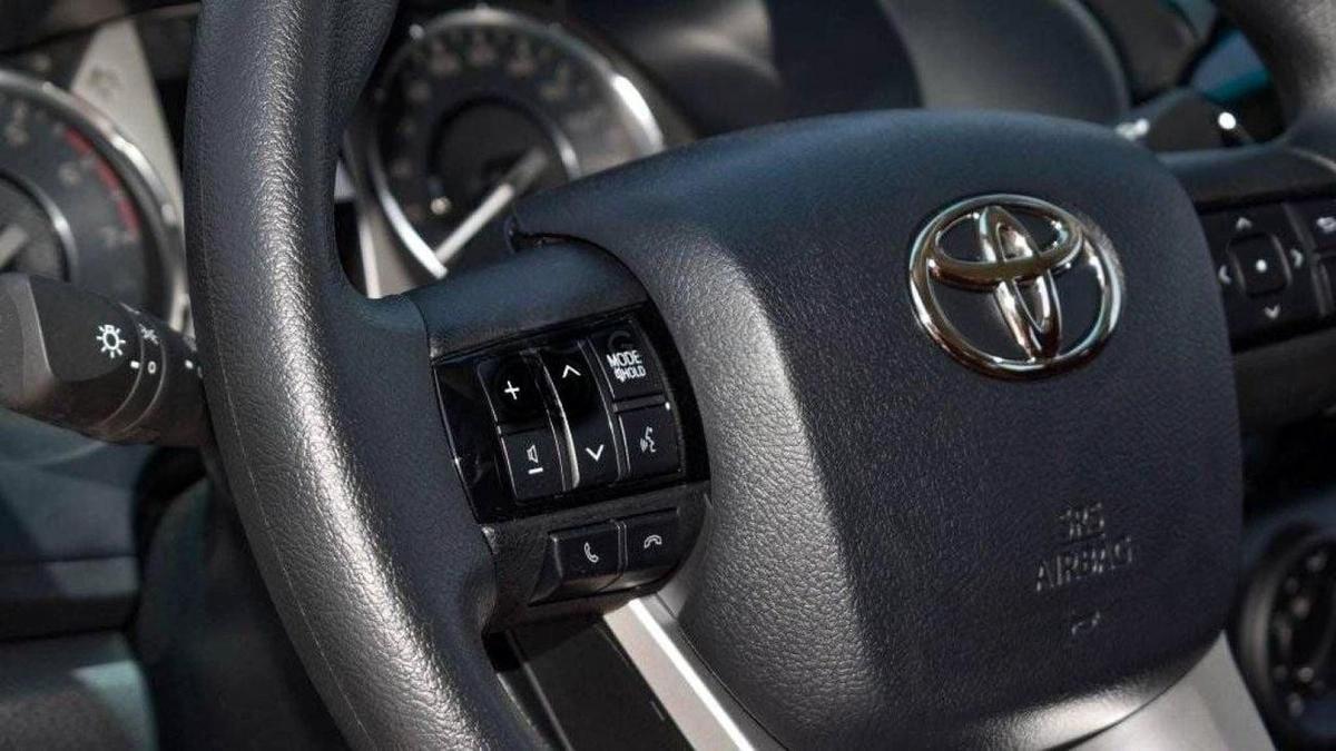 Toyota Hilux HILUX 2.7L AT PETROL 2024 MED OPTION-11-11