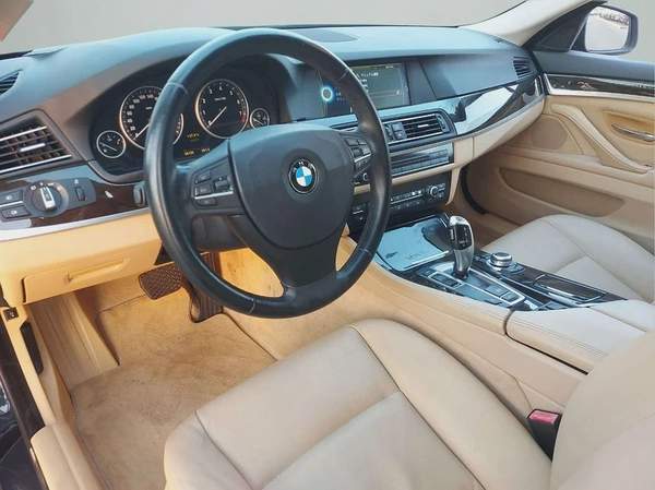 BMW 528i - 2010 - BLACK WITH BEIGE INTERIOR CLEAN CAR FRESH JAPAN IMPORT