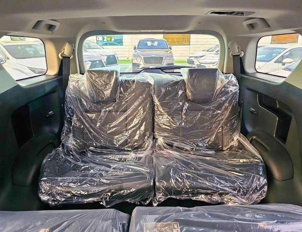 Toyota Fortuner SR5 ADVENTURE / CLIMATE WITH LEATHER SEATS /DIFFLOCK/ AUTO A/C (CODE # F6HA)