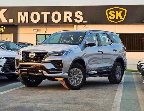 Toyota Fortuner SR5 ADVENTURE / CLIMATE WITH LEATHER SEATS /DIFFLOCK/ AUTO A/C (CODE # F6HA)