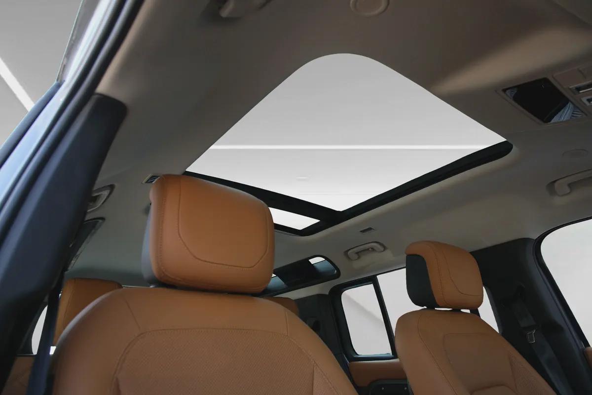 LAND ROVER DEFENDER 110 HSE 2024 - GCC - UNDER WARRANTY - AMAZING CONDITION-9-9