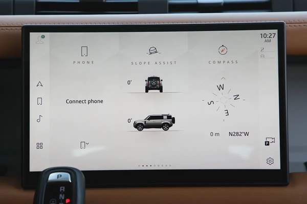 LAND ROVER DEFENDER 110 HSE 2024 - GCC - UNDER WARRANTY - AMAZING CONDITION