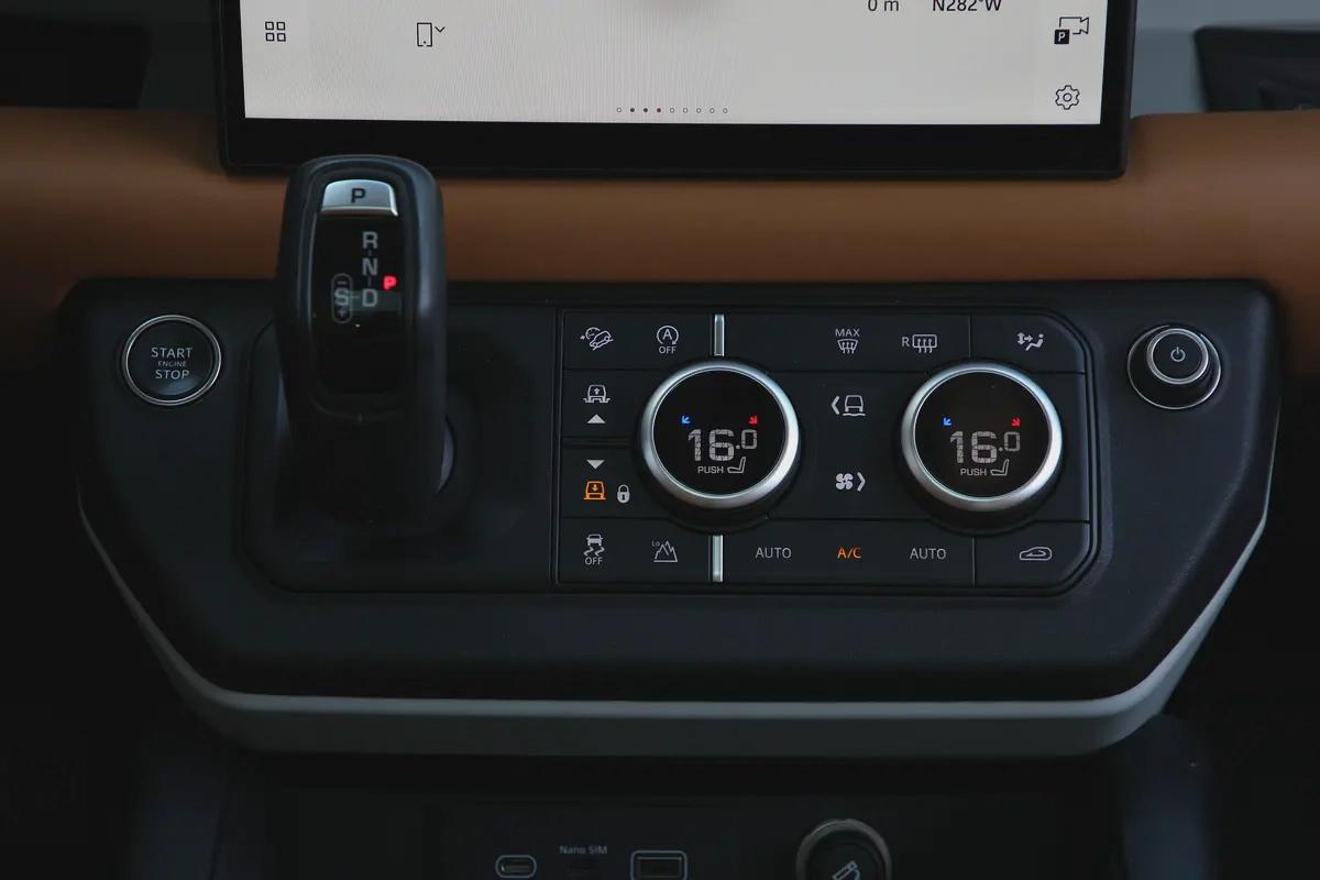 LAND ROVER DEFENDER 110 HSE 2024 - GCC - UNDER WARRANTY - AMAZING CONDITION-15-15