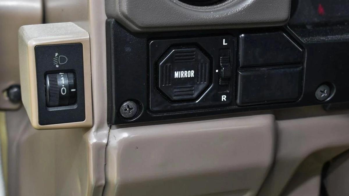 Toyota Land Cruiser Pick Up Classic 4.5L V8 Double Tank-2-2