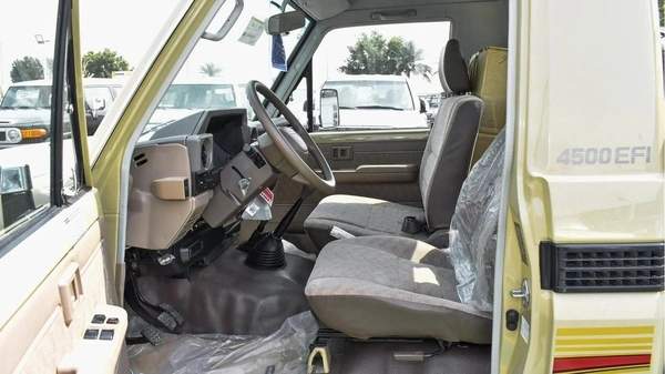 Toyota Land Cruiser Pick Up Classic 4.5L V8 Double Tank