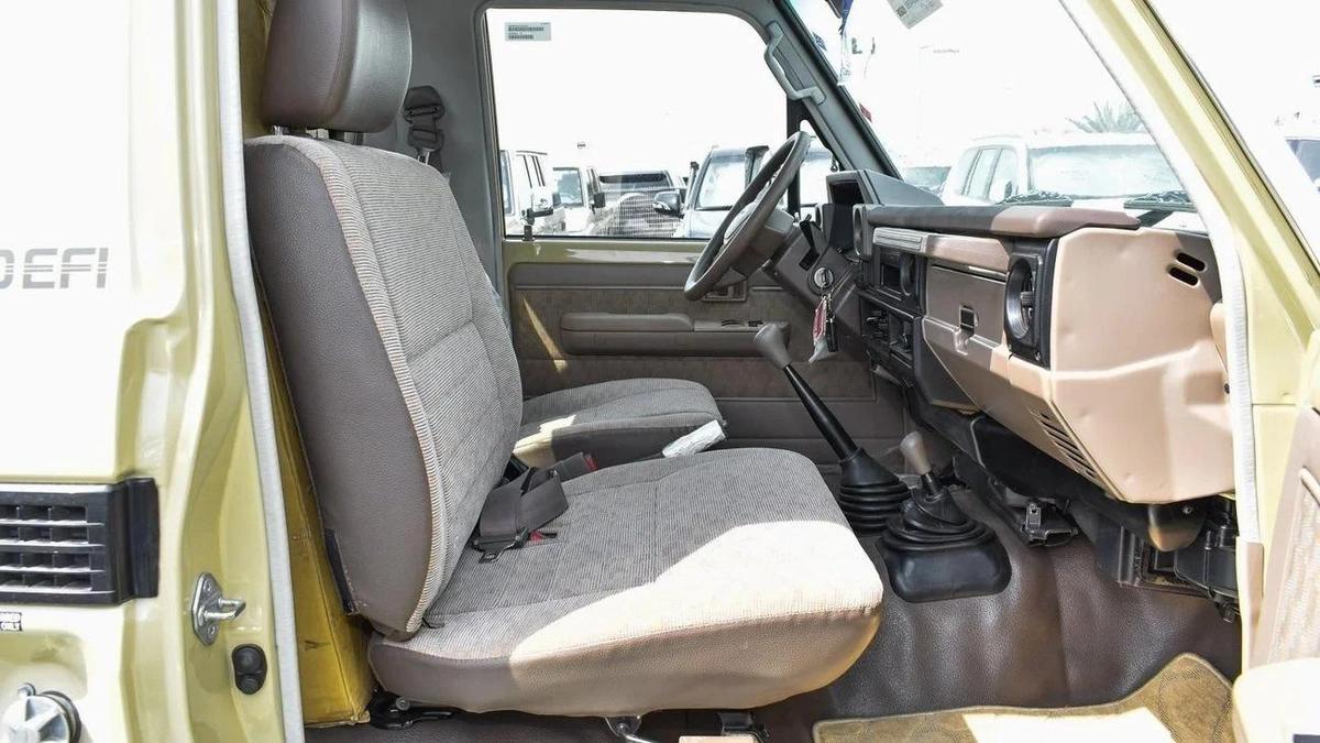 Toyota Land Cruiser Pick Up Classic 4.5L V8 Double Tank-11-11