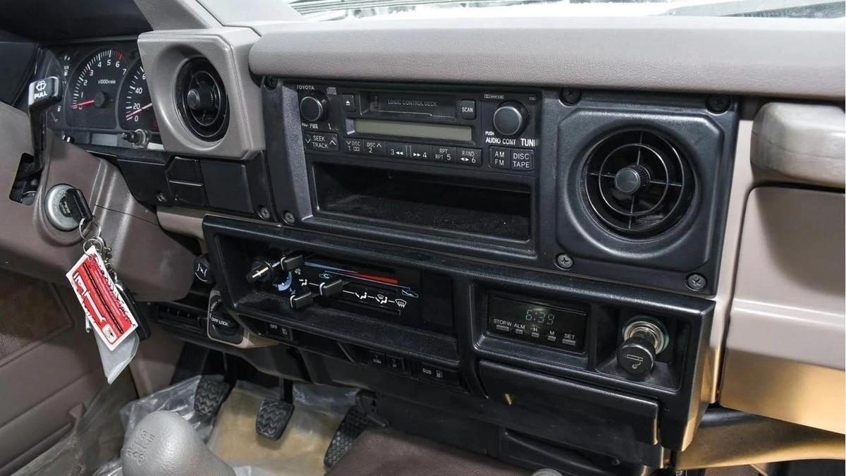 Toyota Land Cruiser Pick Up Classic 4.5L V8 Double Tank-5-5