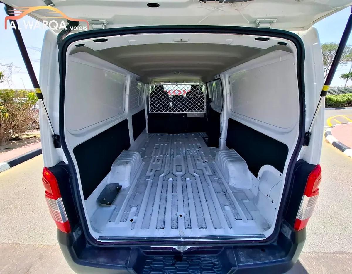 Nissan Urvan Other-15-15