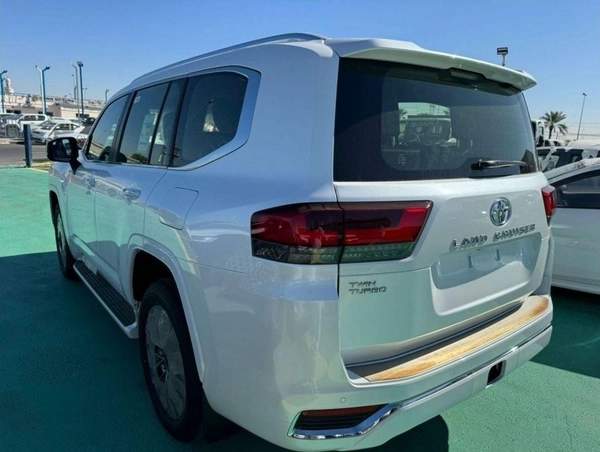 Toyota Land Cruiser VXR 3.5L PETROL FULL OPTION 2026 GCC