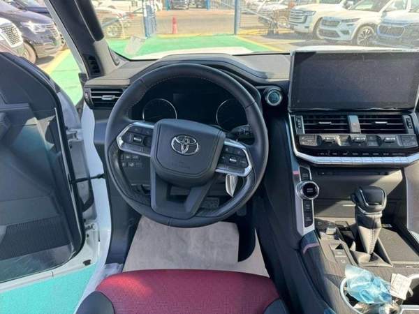 Toyota Land Cruiser VXR 3.5L PETROL FULL OPTION 2026 GCC
