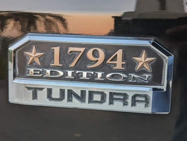 TOYOTA TUNDRA 2014 FACELIFTED 2025 1794 EDITION 4X4 4DOORS V8 5.7L IN EXCELLENT CONDITION