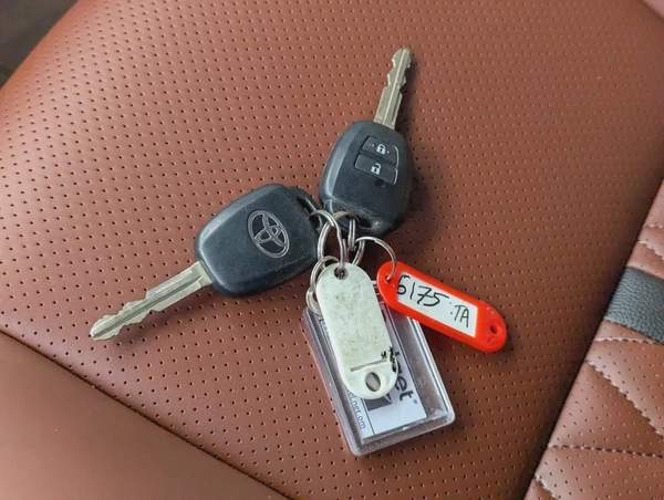 TOYOTA PRADO 2019 GCC V4 2.7L ACCIDENT FREE IN EXCELLENT CONDITION