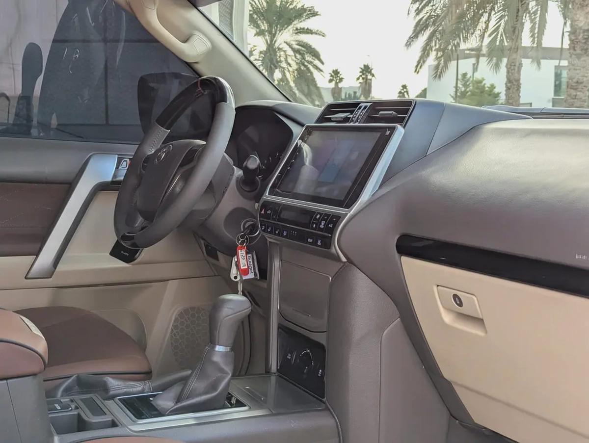 TOYOTA PRADO 2019 GCC V4 2.7L ACCIDENT FREE IN EXCELLENT CONDITION-10-10